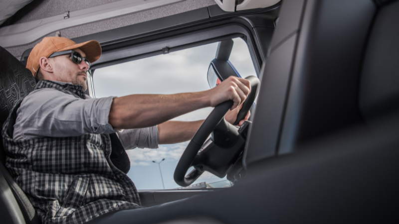 4 reasons to consider a mobile training app for cdl drivers